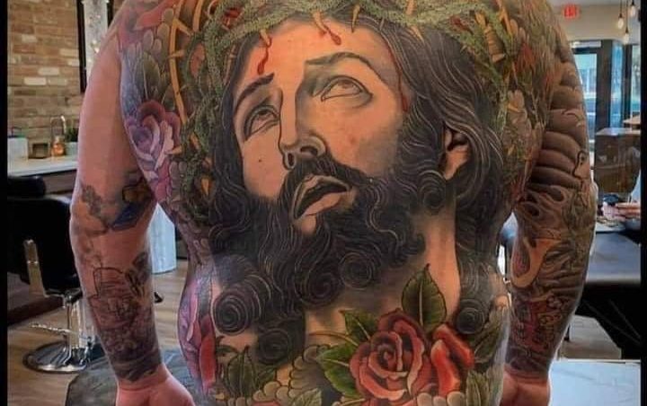 Trans-Jezus co ma biust